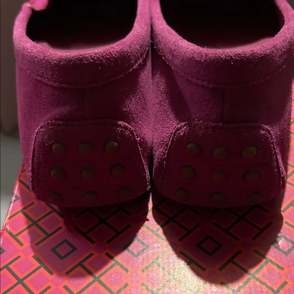 Tory Burch- Everly Driver Suede Loafers with Gold Emblem, “Prickly Pear”, size 8